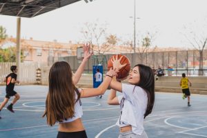 Уроки англійської (французької/іспанської) мови + баскетбол